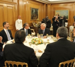 Sus Altezas Reales los Príncipes de Asturias en el transcurso de la cena